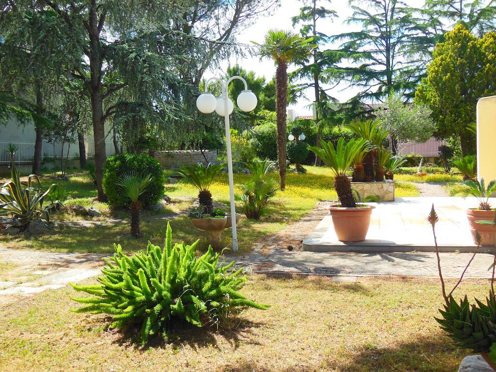 B&B Villa Garden บิสเชลเย ภายนอก รูปภาพ