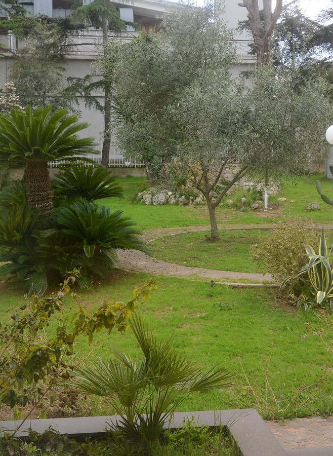 B&B Villa Garden บิสเชลเย ภายนอก รูปภาพ